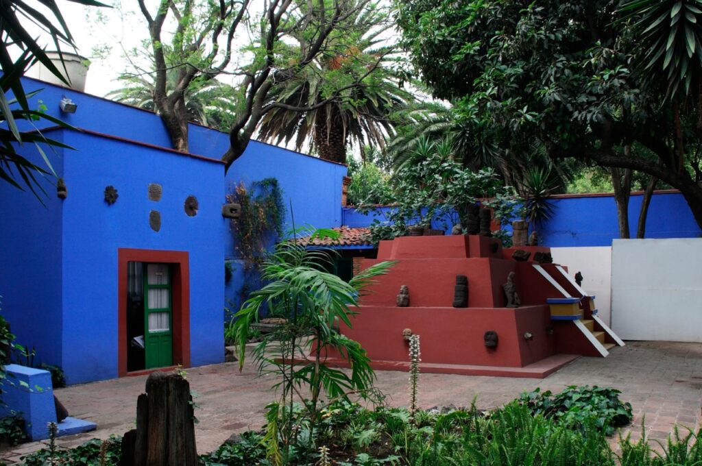Best Things to Do in Mexico City - frida kahlo's house